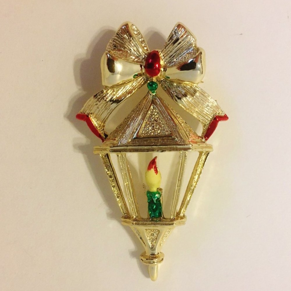 Gerry's Lantern Pin Brooch Vintage Christmas Candle Bow Gold Tone Metal Signed